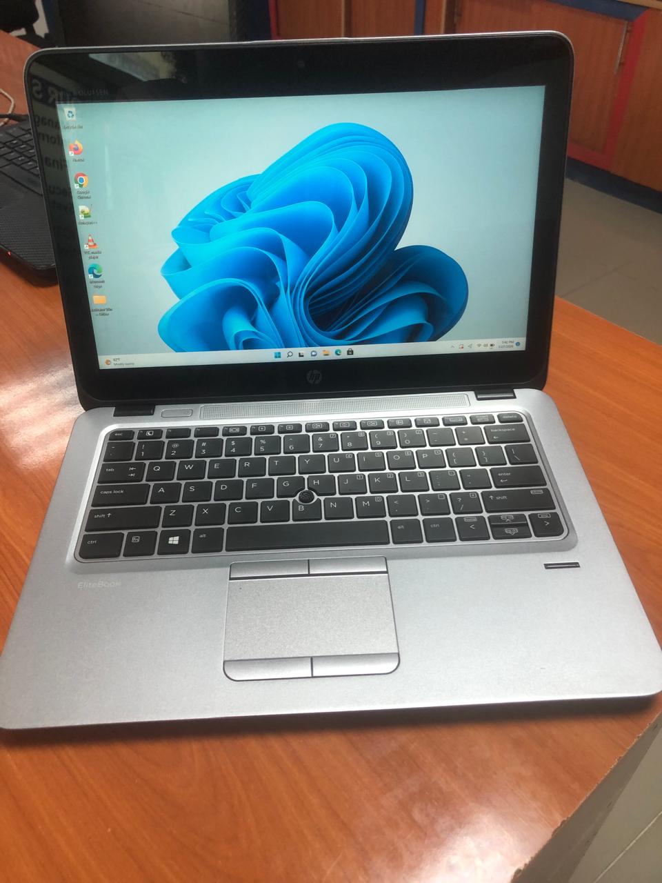 HP EliteBook 820 G3